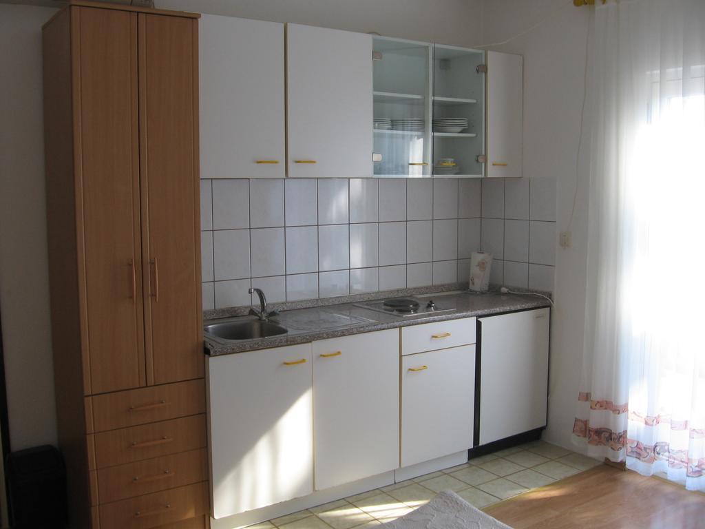 Apartments Marjanovic Бол Стая снимка